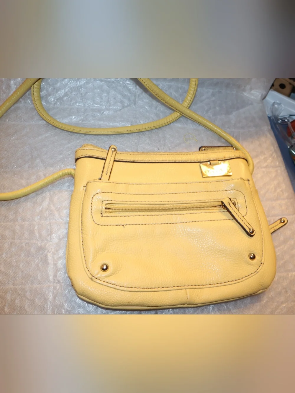 Tignanello Lined Pebbled Leather Butter Yellow Crossbody Bag Pockets‎ Organizer